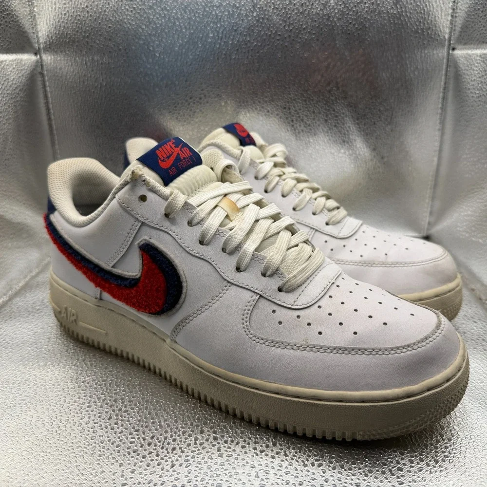 Size 9 Nike Air Force 1 '07 LV8 Chenille Swoosh White‎ Mens Sneakers 823511-106