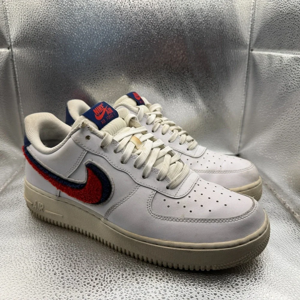 Size 9 Nike Air Force 1 '07 LV8 Chenille Swoosh White‎ Mens Sneakers 823511-106