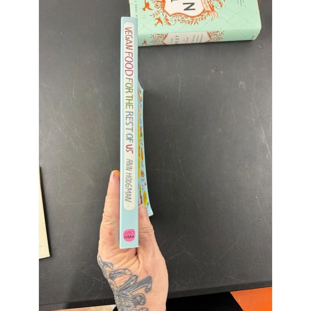 Houghton Mifflin Harcourt dave honest almond