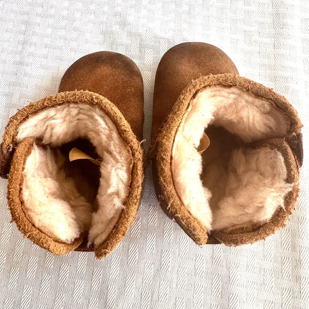 UGG Jesse II‎ Baby Booties Chestnut Suede Shearling Size 2/3 w Box Cozy Winter