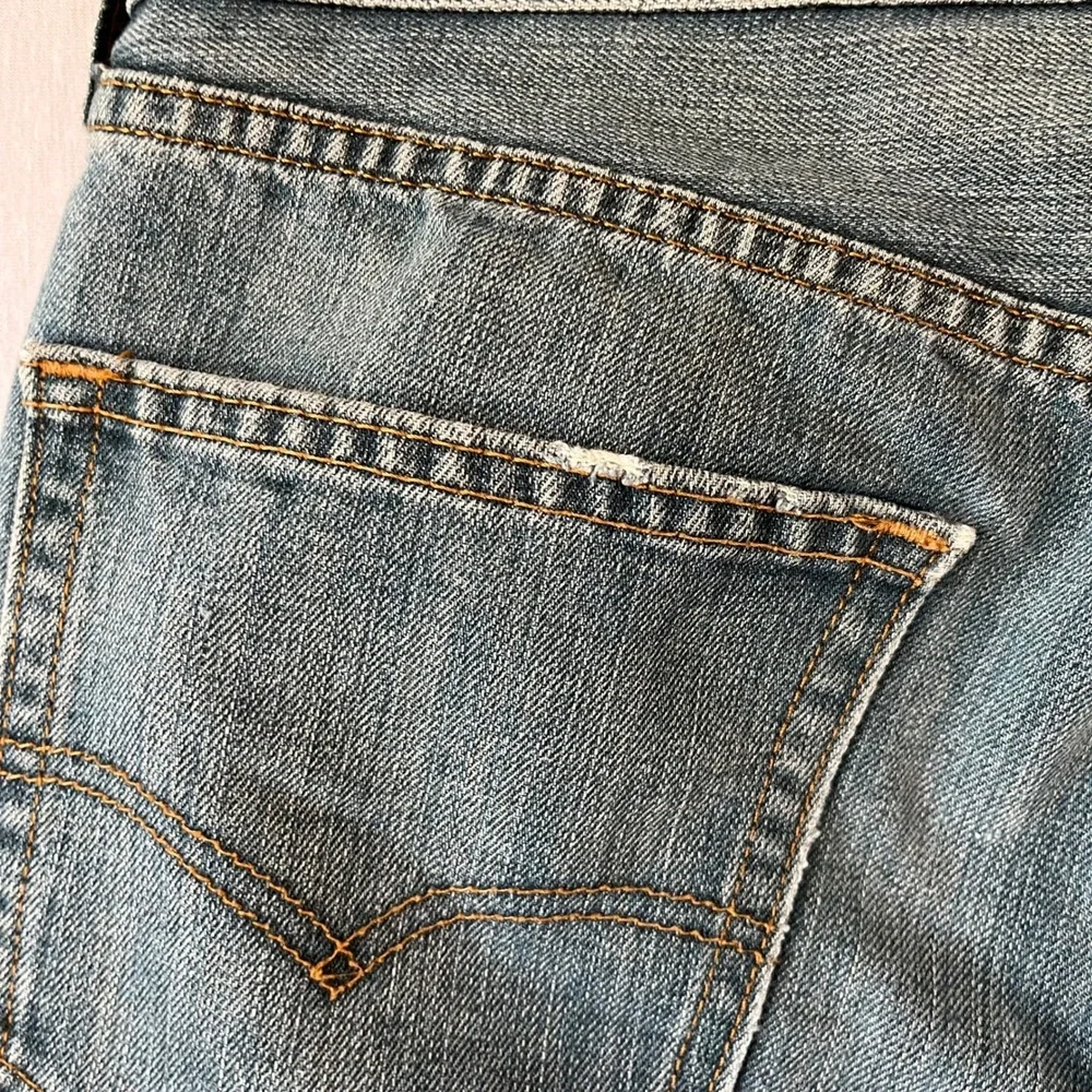 Levis please ups