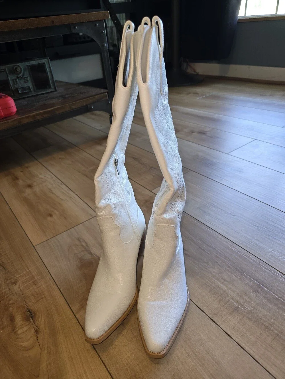 Amazon white knee