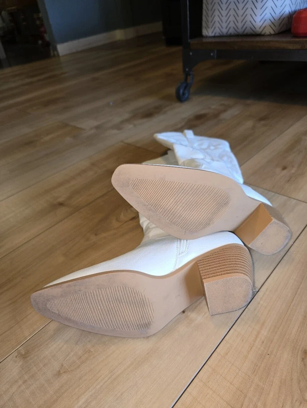 Amazon white knee
