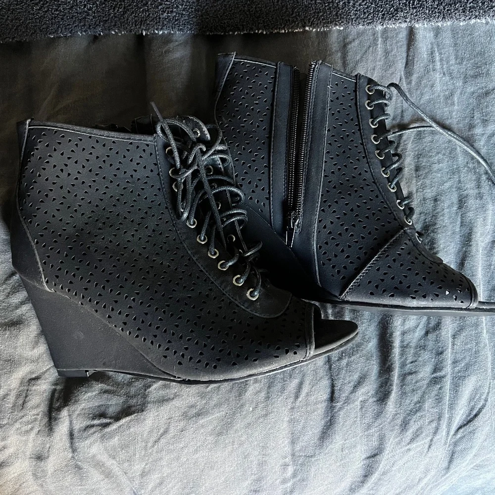 NWOT Black Perforated Wedge Ankle Boots - Women's Lace-Up Comfort