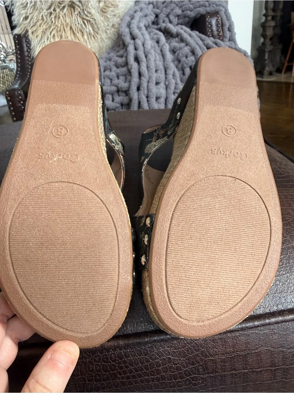 Corkys toe feminine accents