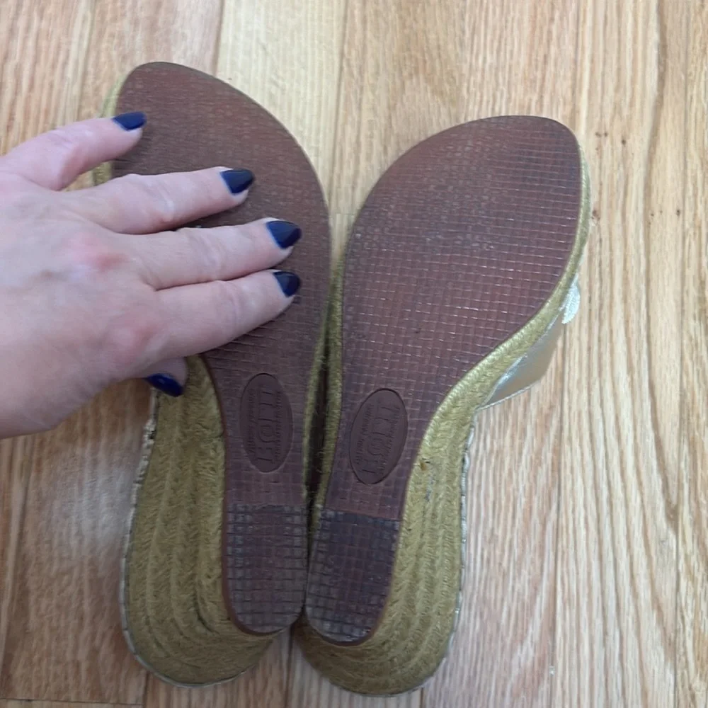 Born Metallic Gold Flower‎ Wedge Sandal - size 8