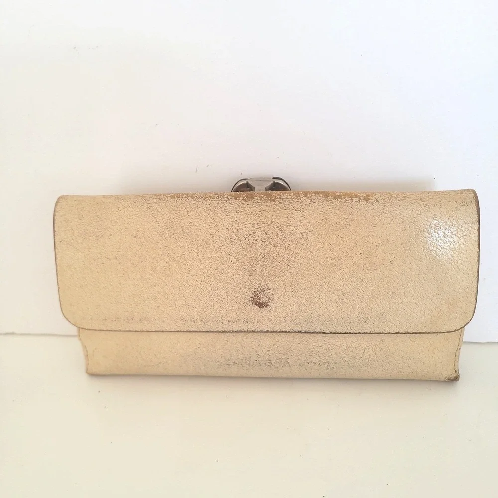 Gucci Vintage Bone White Leather Long Wallet Buckle 035.661.1893.5