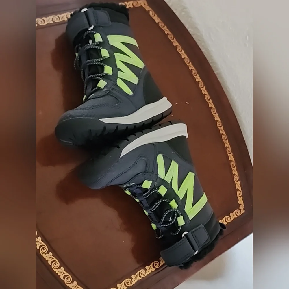 New Merrell Kids Winter Boots with Neon Accents Size 4 Toddler‎