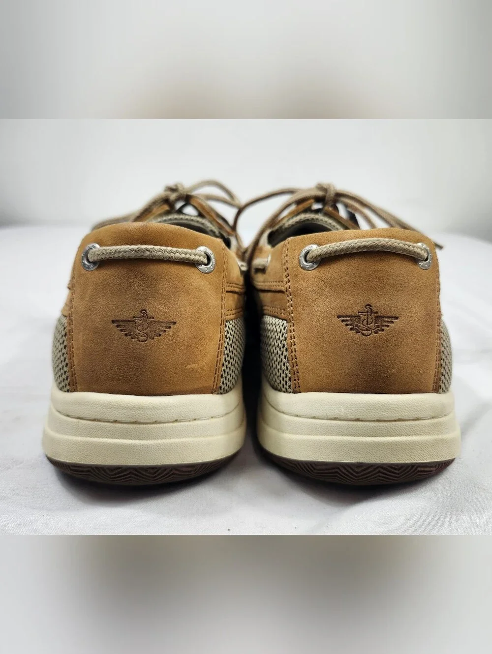 Dockers resistant lace cushioned