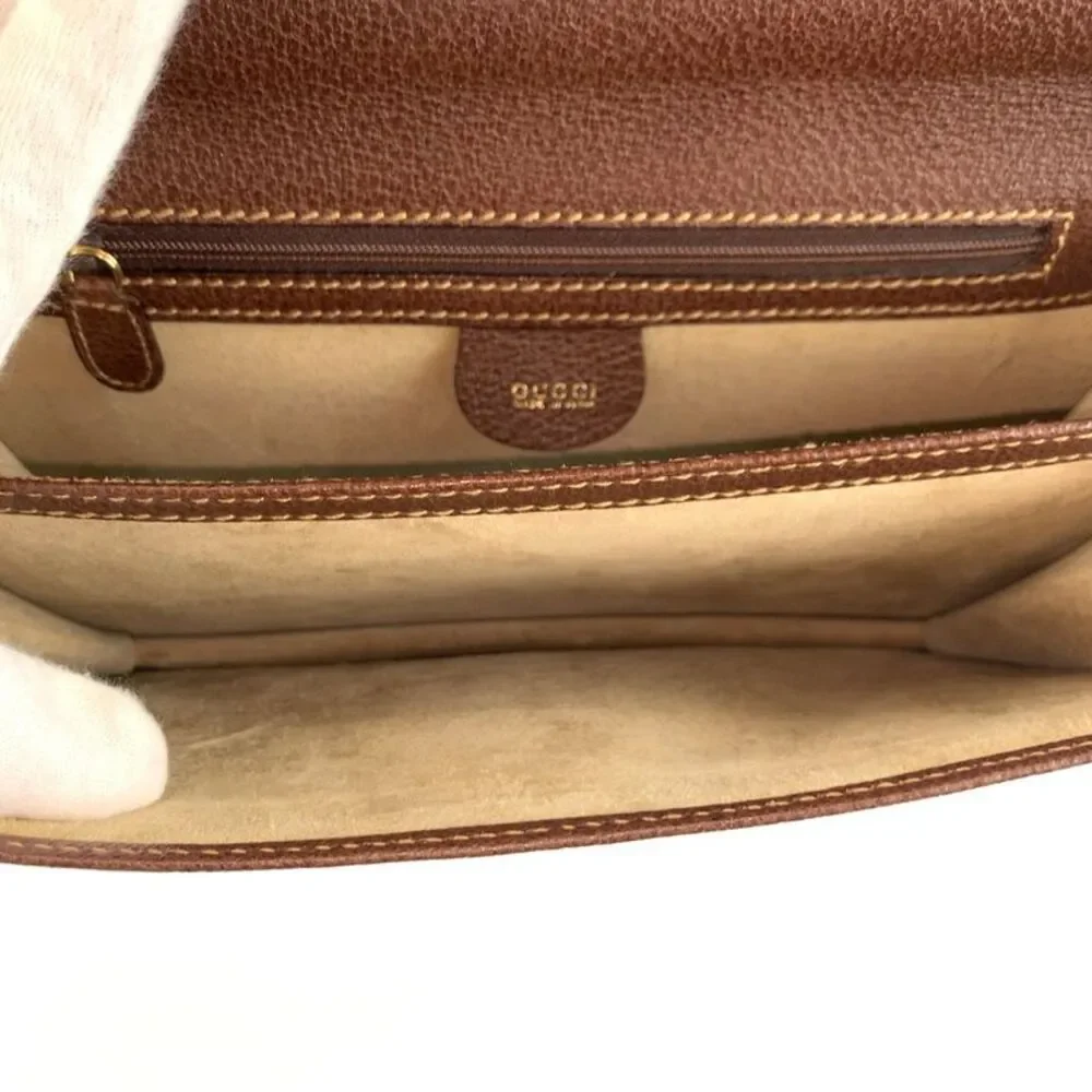 Gucci delivery includes