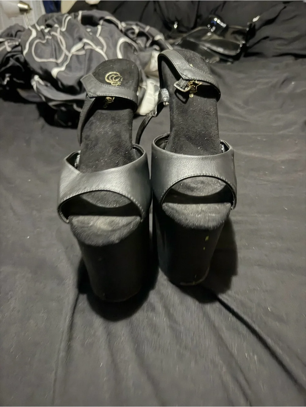 Pleaser classic black
