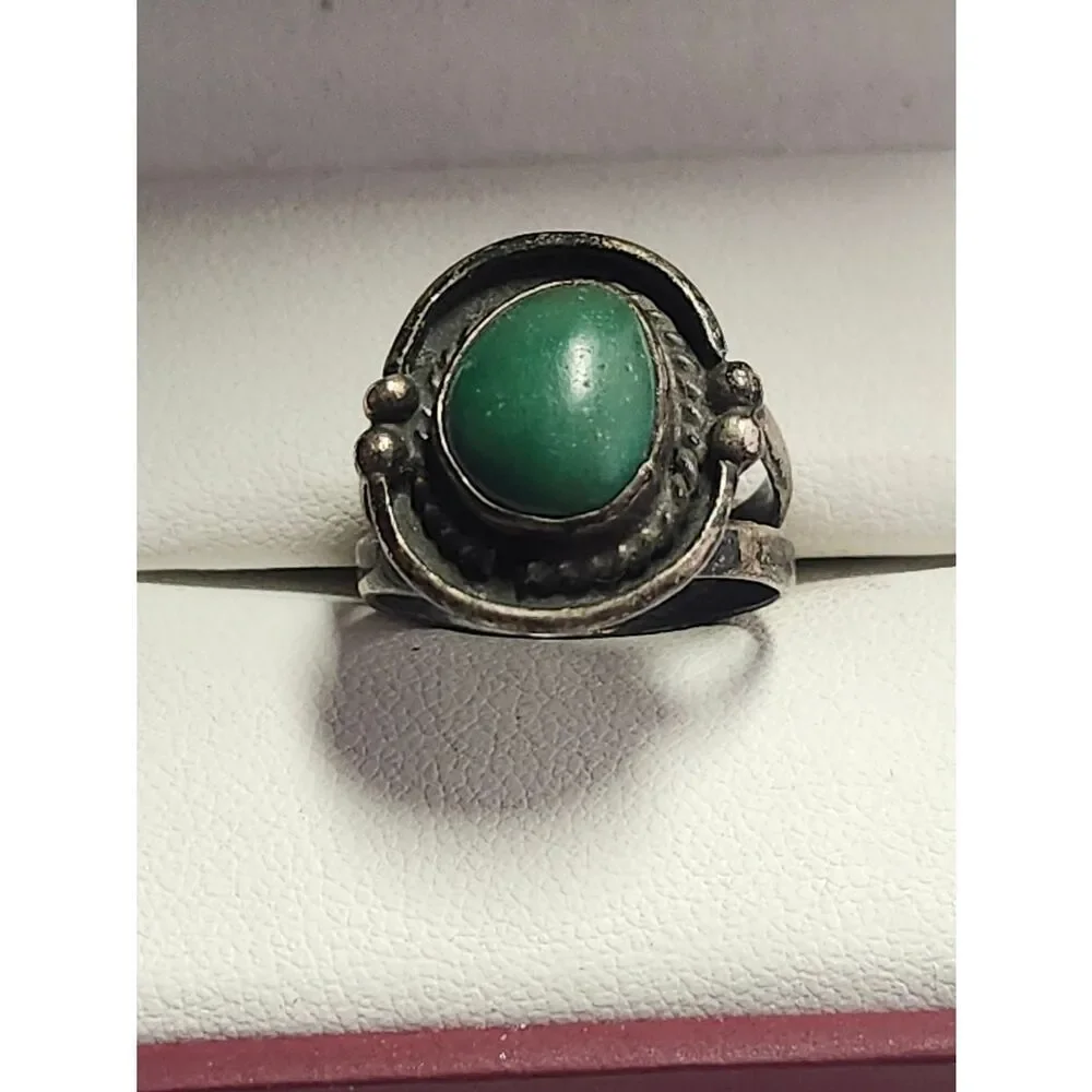 Vintage Green Stone Sterling Silver Ring Size 6.25