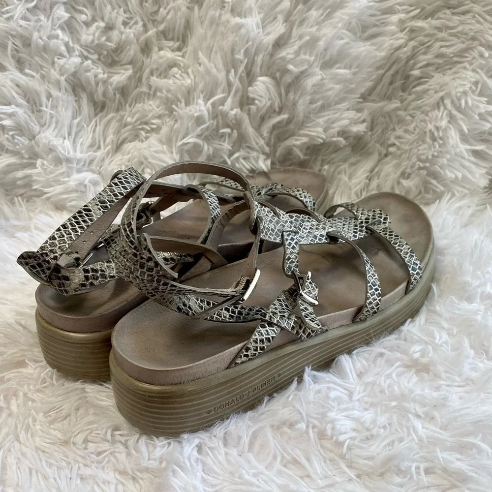 Donald J Pliner Fritz grey Snake print gladiator platform sandals size 9
