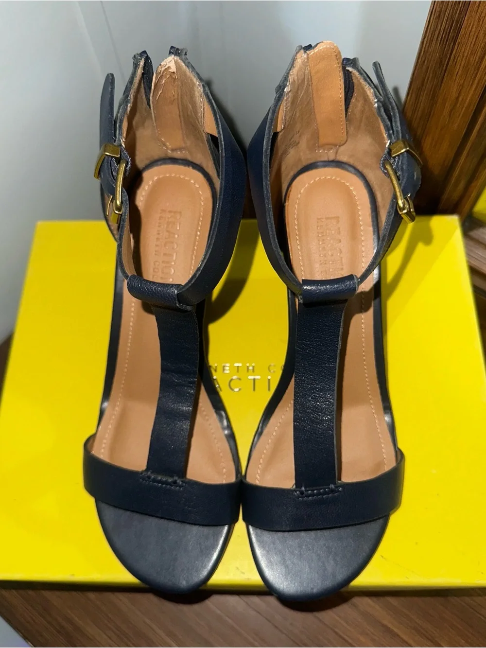 Womens Reaction Kenneth Cole Navy Leather T-Strap Wedge Sandals Ankle Strap 7.5M