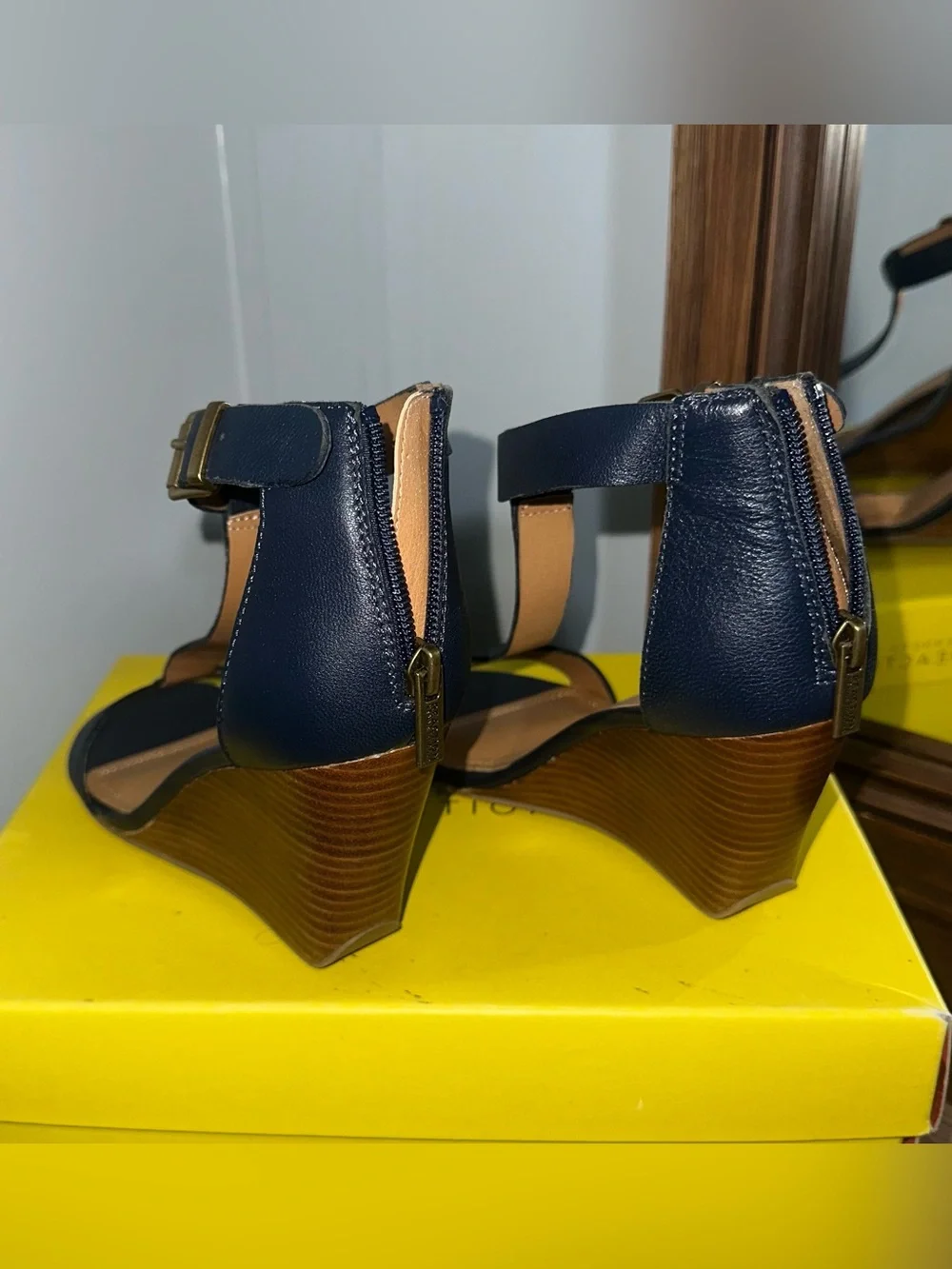 Womens Reaction Kenneth Cole Navy Leather T-Strap Wedge Sandals Ankle Strap 7.5M