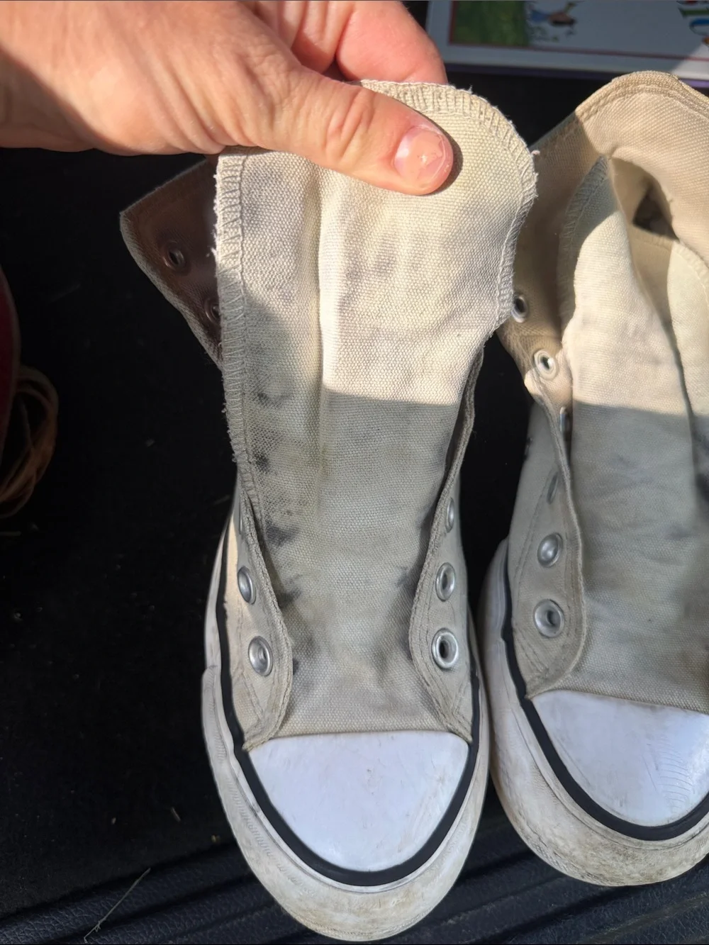 Converse toe low silhouette