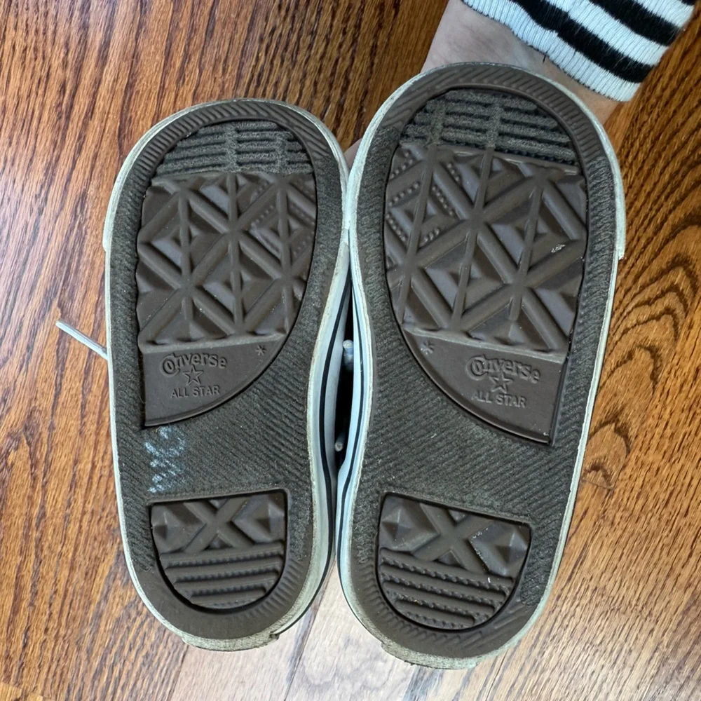 Converse tongue not canvas