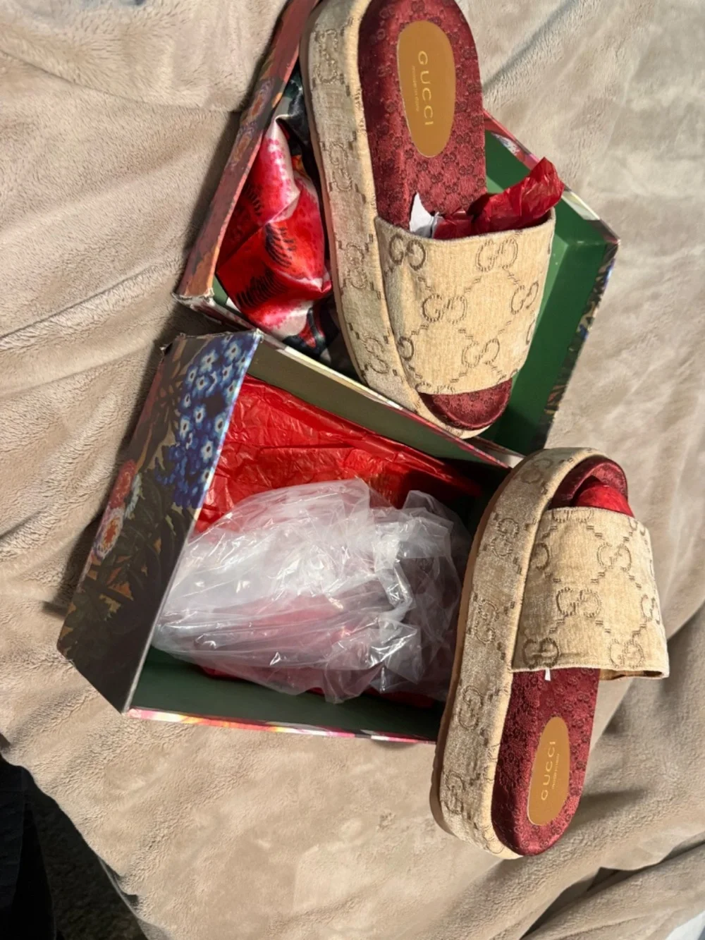 Gucci canvas gg