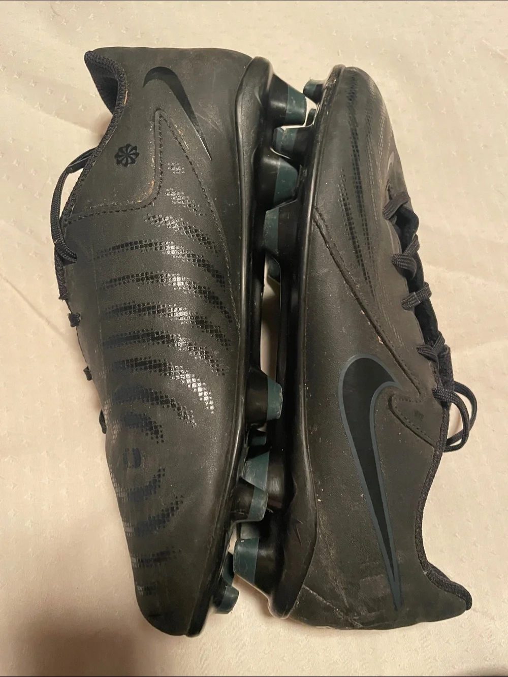 Nike sleek black