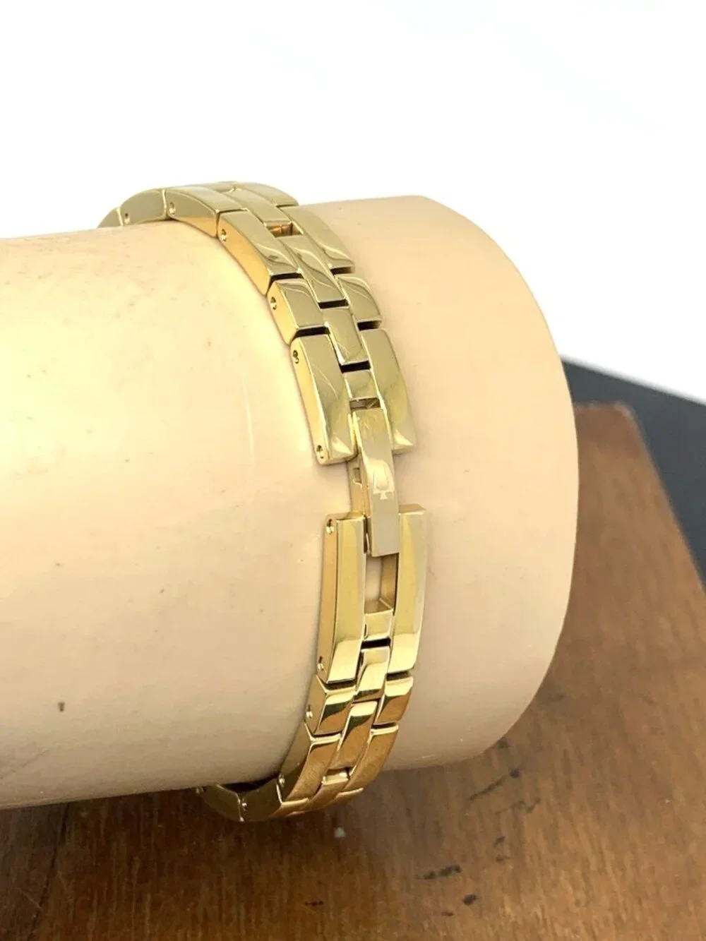 Bulova Women's Watch 98L325 Mother of Pearl Dial Gemmed Gold Steel 25mm