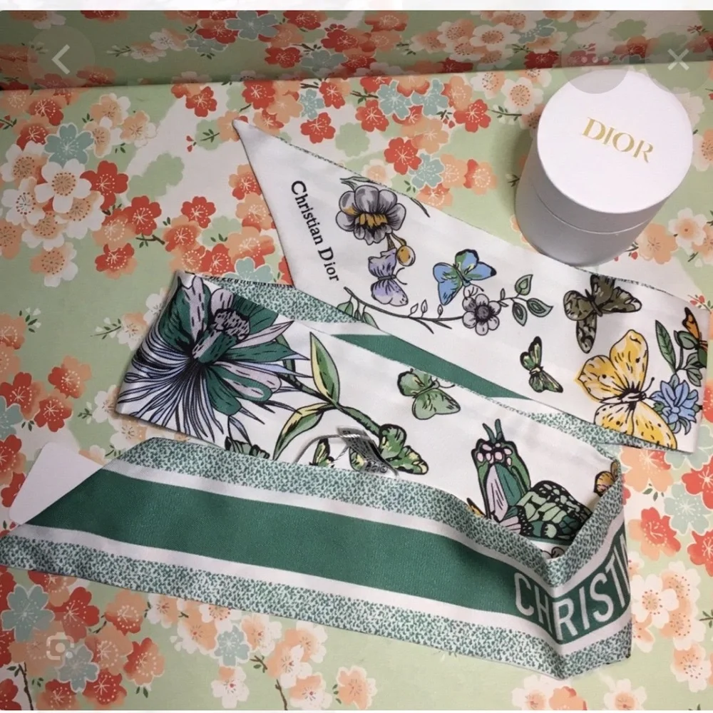 Dior Beauty - gift with purchase item touch hair purses