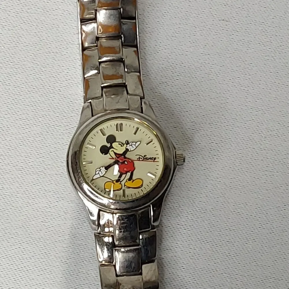 Disney SII Mickey Mouse Women's Silver Tone Vintage Watch MU0928