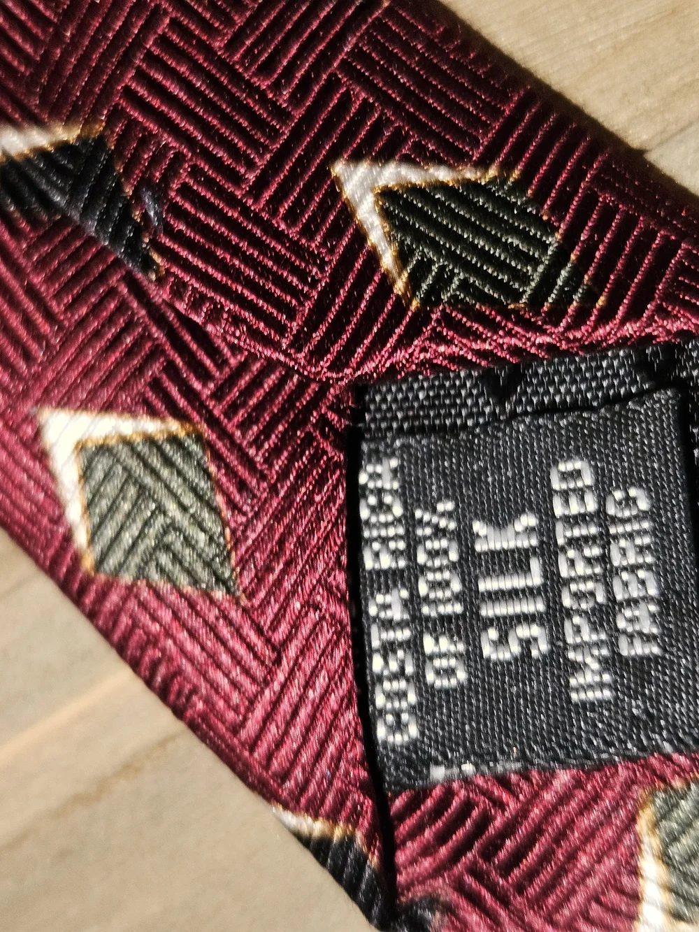 Geoffrey Beene Men's Burgundy Geometric Silk Tie