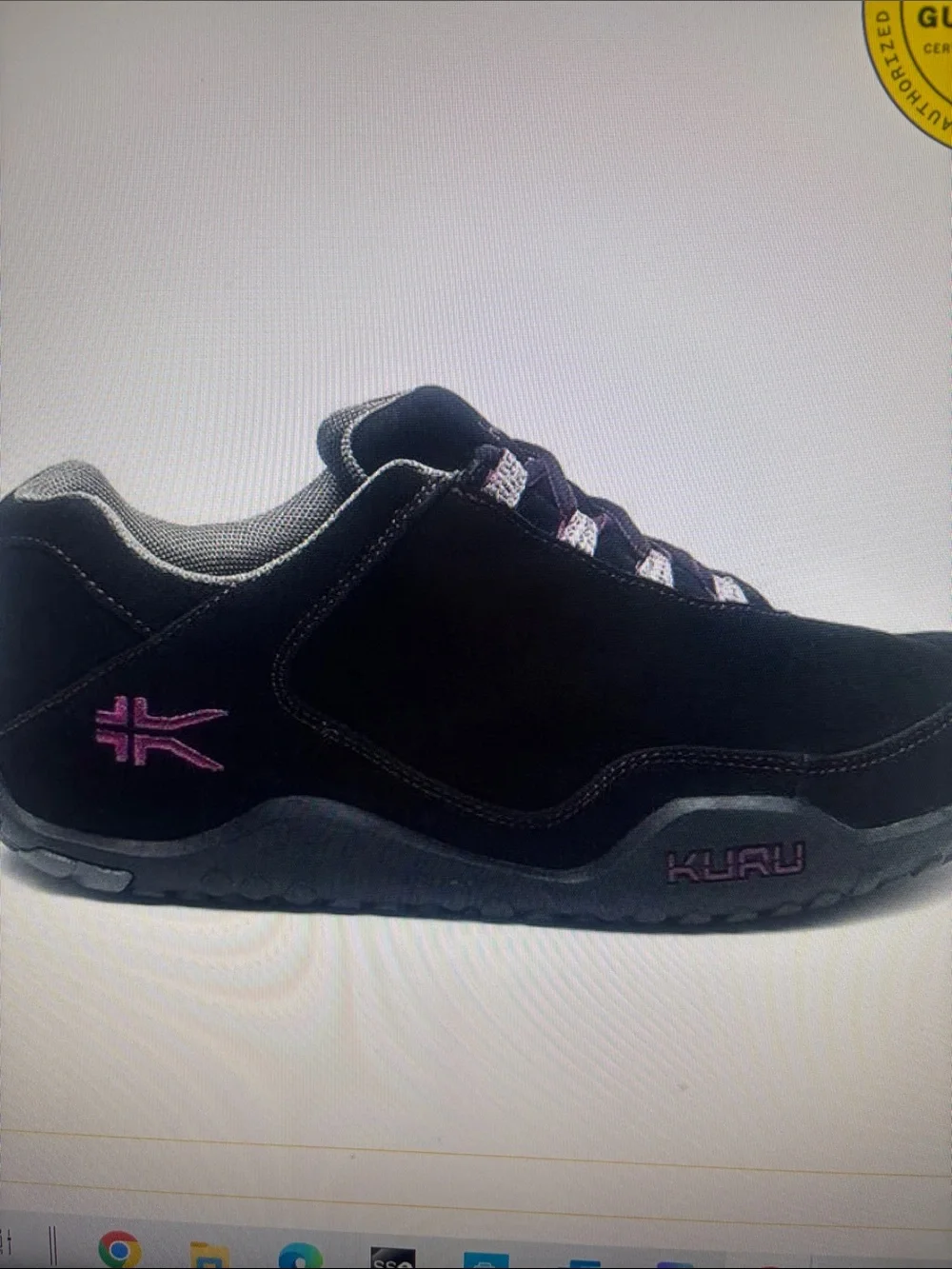 NWB Kuru Womens Chucane.  Black/Boysenberry.   11.5