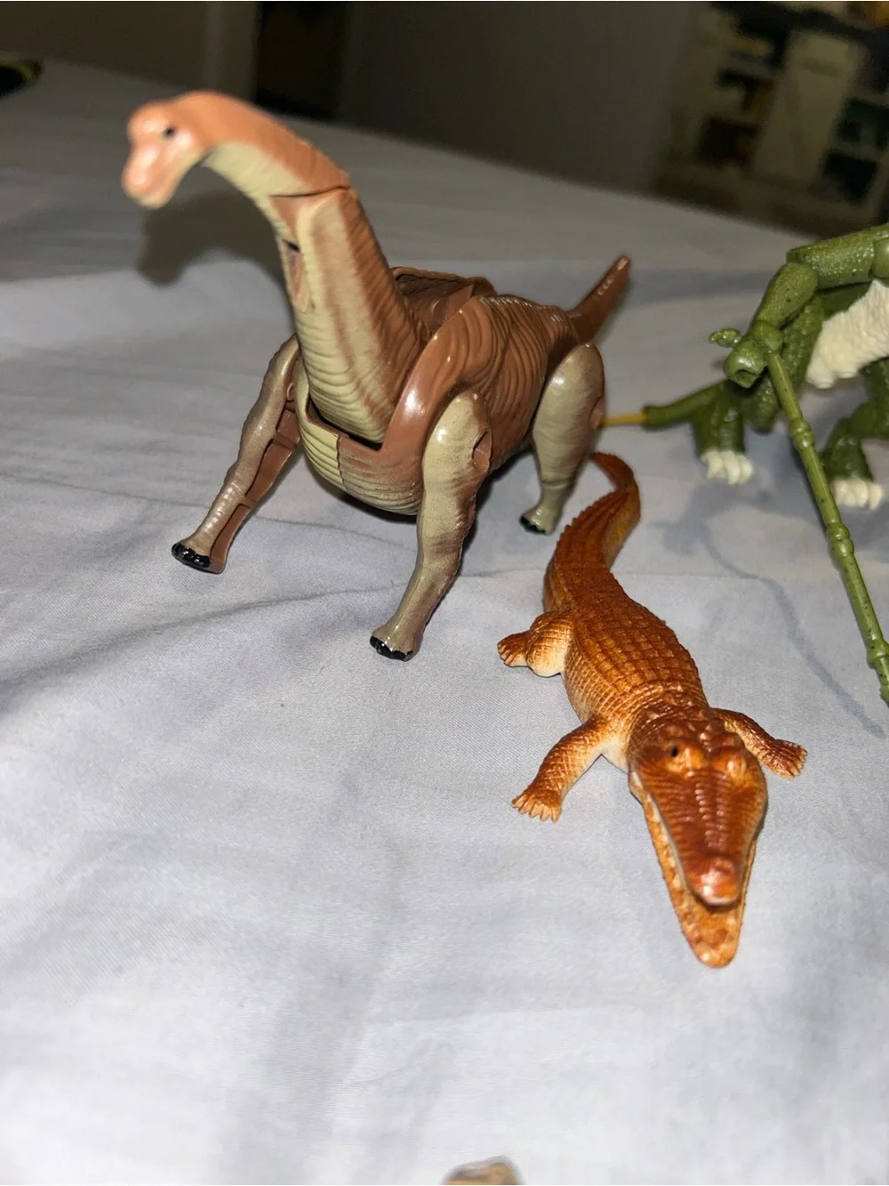 Bundle of 8 Assorted Reptile/ Mammal & Dinosaur Toy Set
