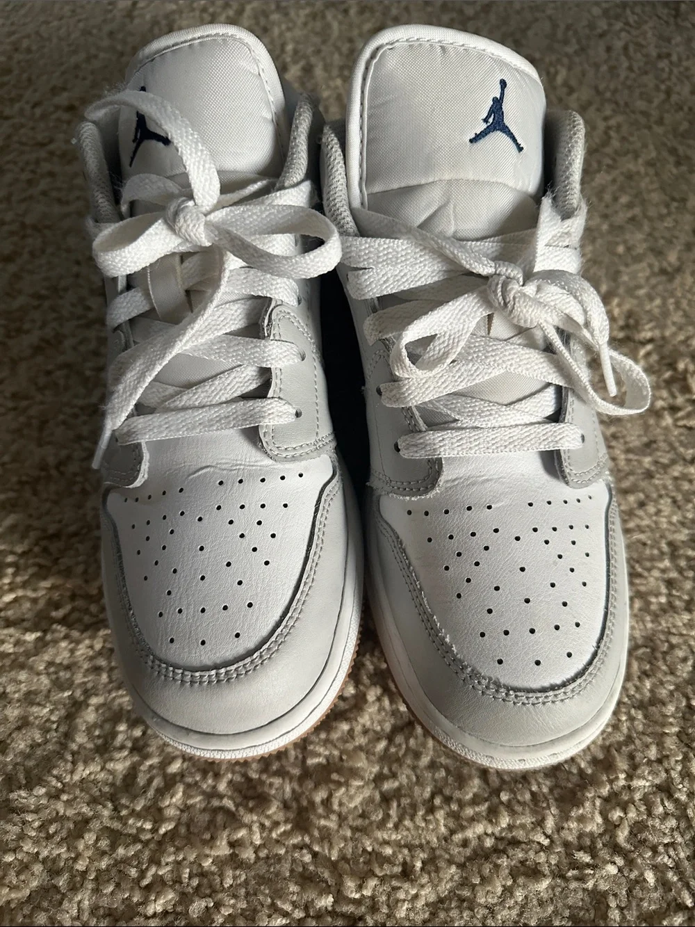 Air Jordan Kids Low-Top Sneakers in White and Navy