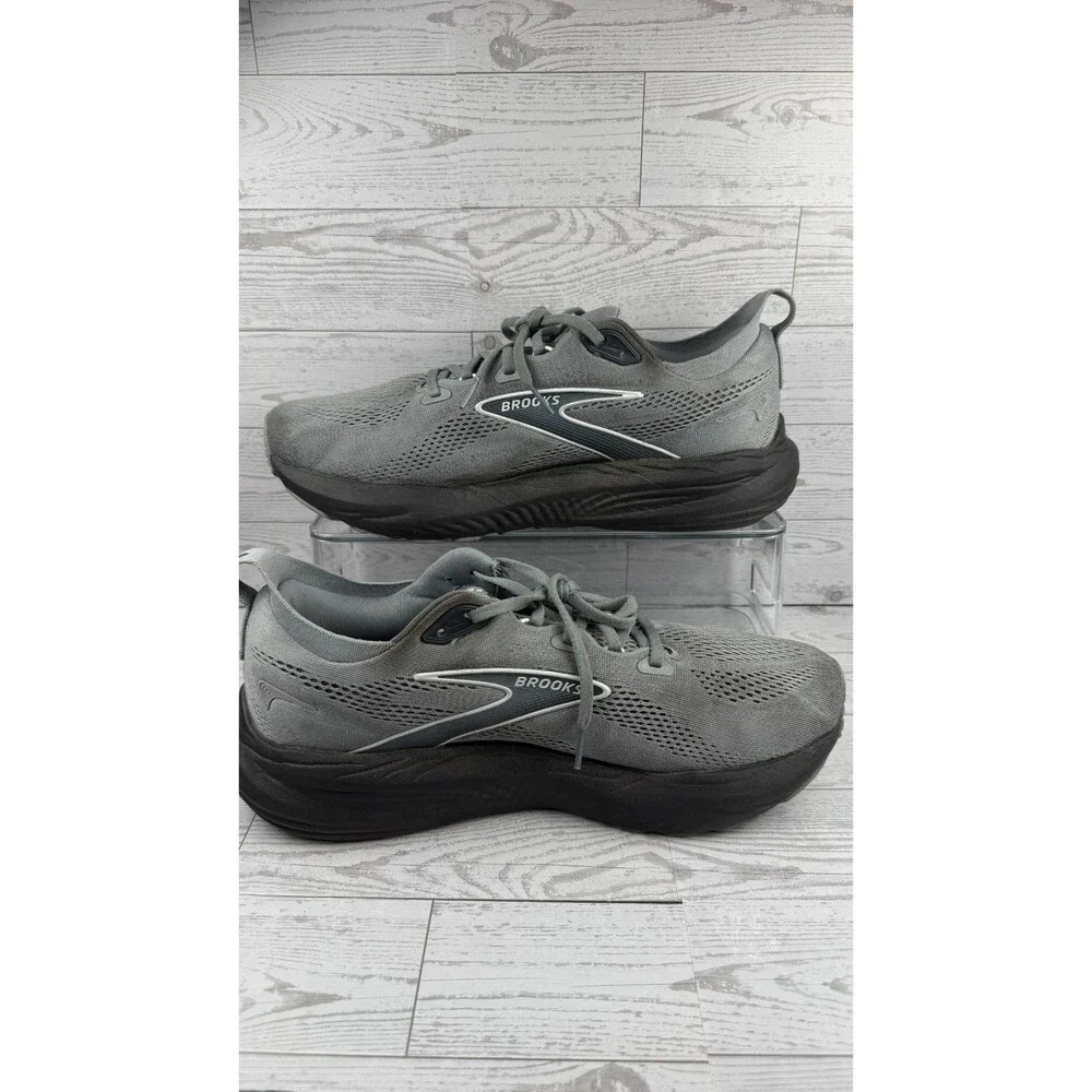 Brooks wear tread