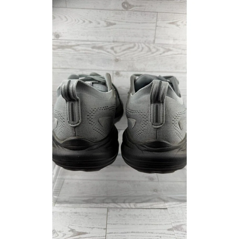 Brooks wear tread