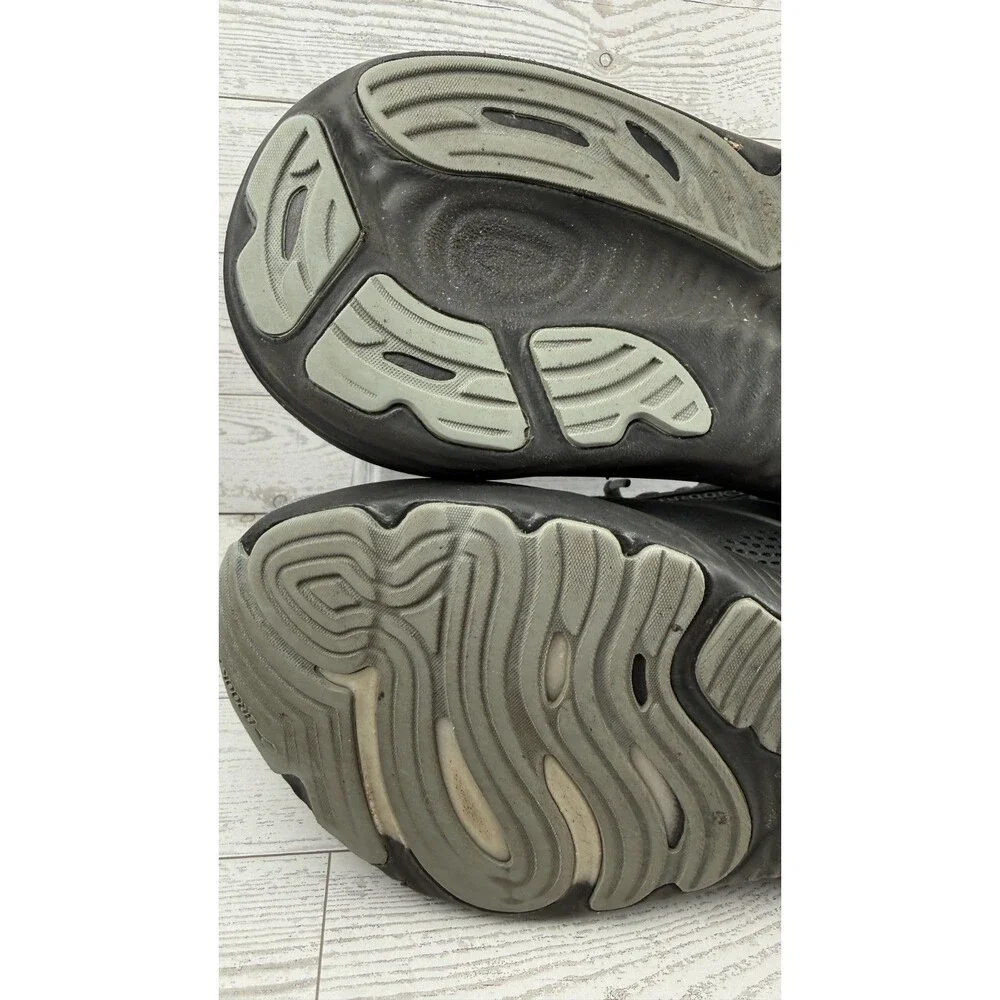 Brooks wear tread