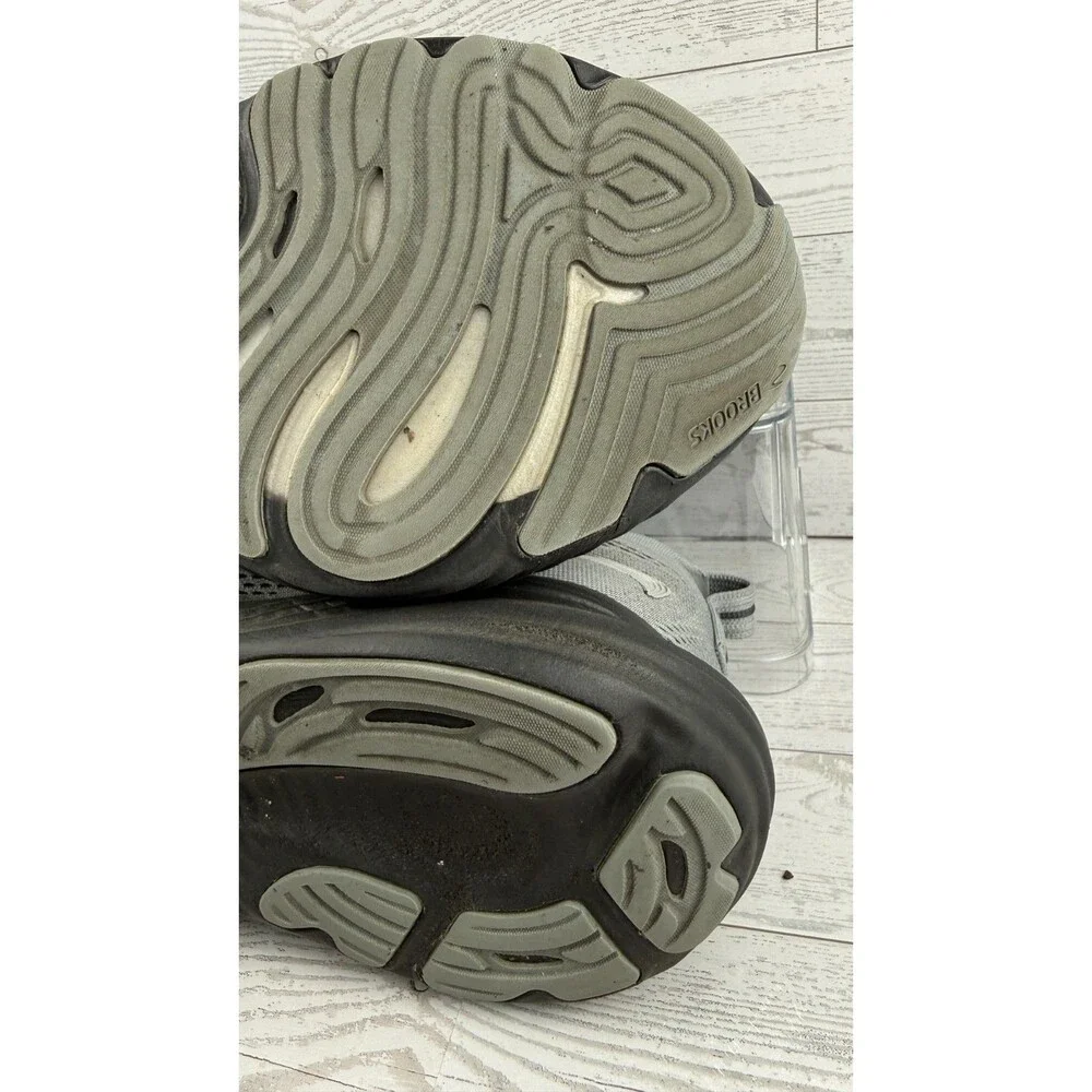 Brooks wear tread