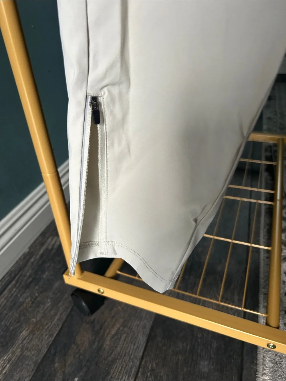 Kenneth Cole easy pull