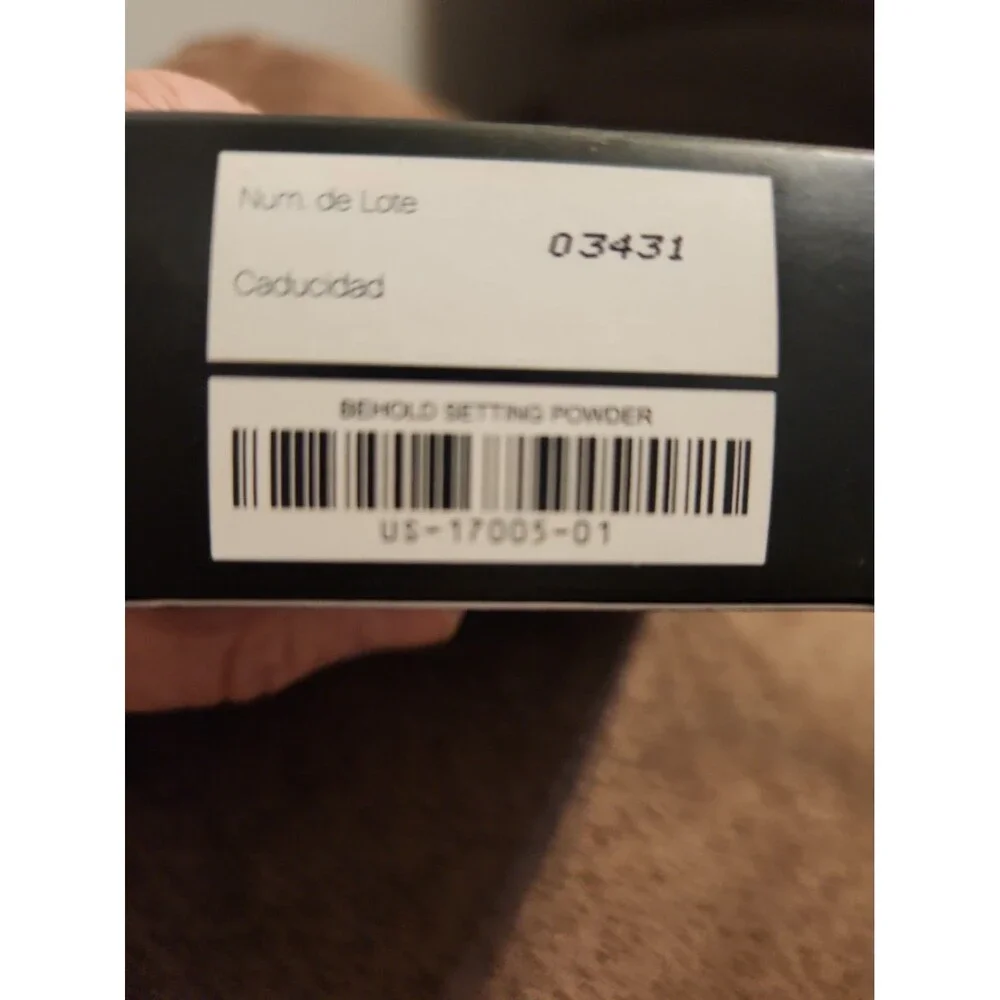 Younique Touch Behold Translucent Setting Powder 0.37 oz Makeup NEW in BOX