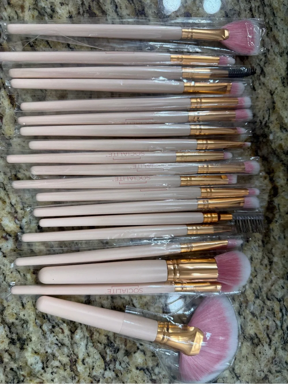 Pink and Rose Gold 20-Piece Women Makeup Brush Set