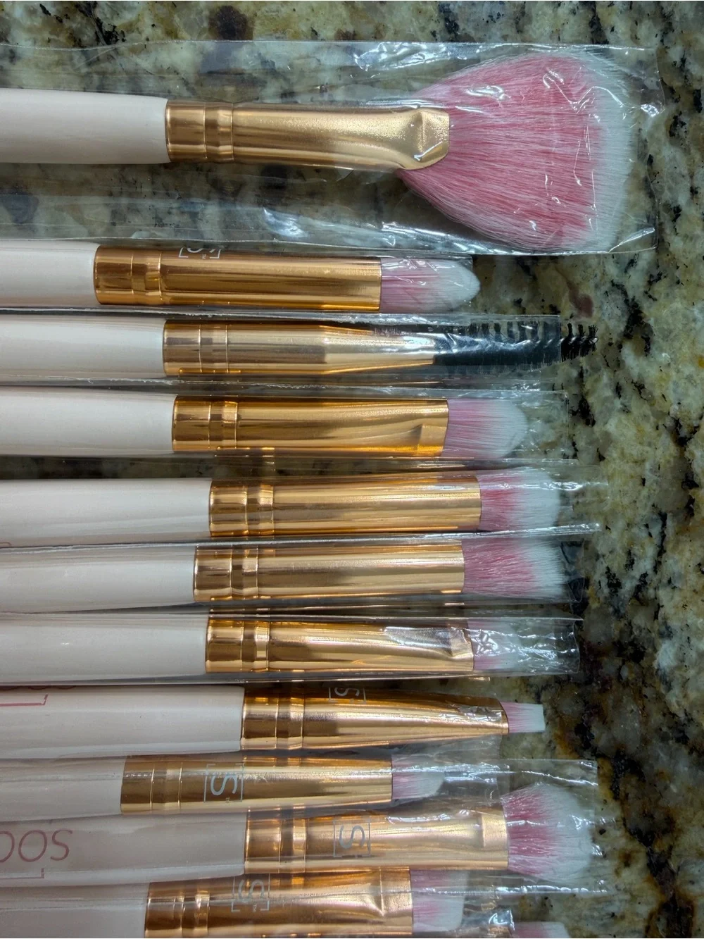 Pink and Rose Gold 20-Piece Women Makeup Brush Set