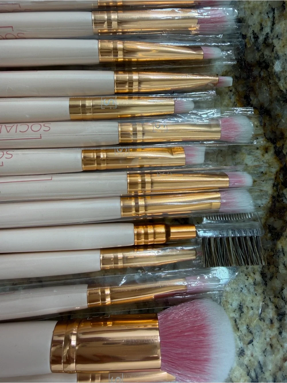 Pink and Rose Gold 20-Piece Women Makeup Brush Set