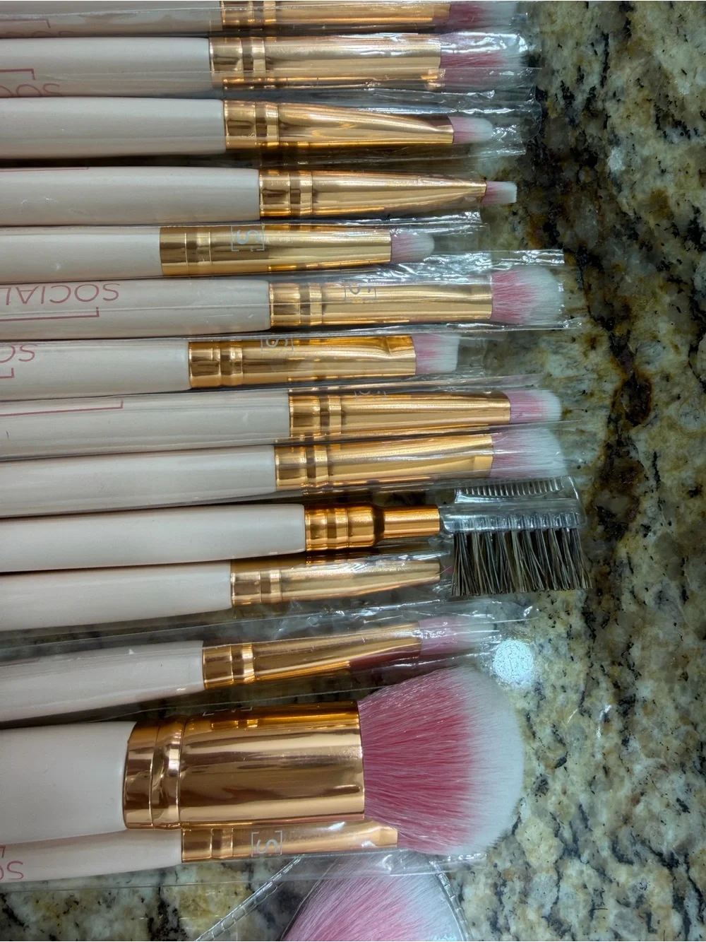 Pink and Rose Gold 20-Piece Women Makeup Brush Set