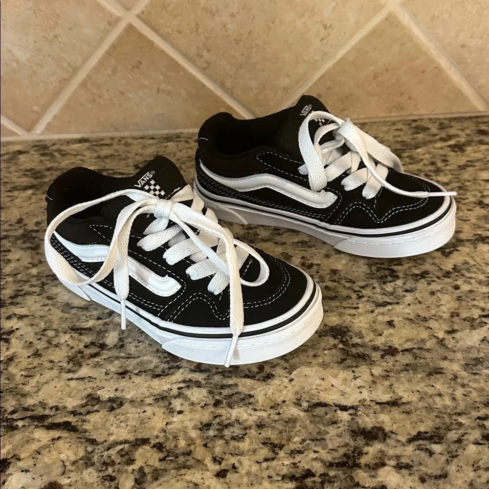 Vans New Skool Black and White Sneakers size 11.5