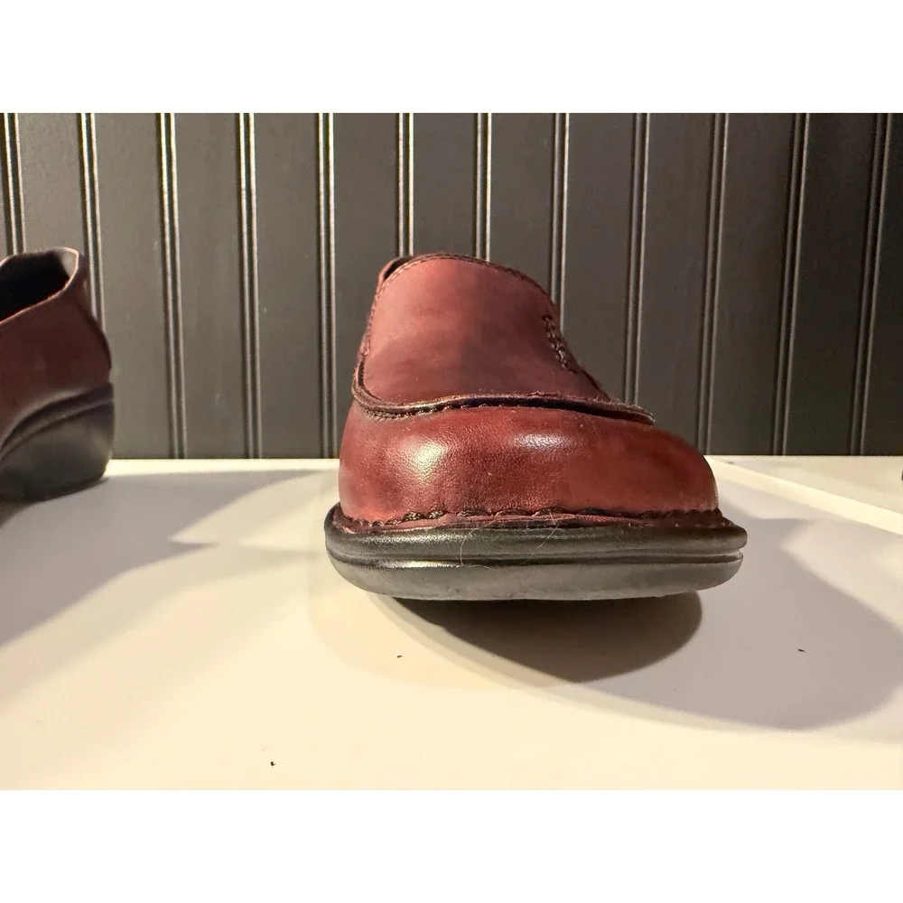 Clarks women burgundy