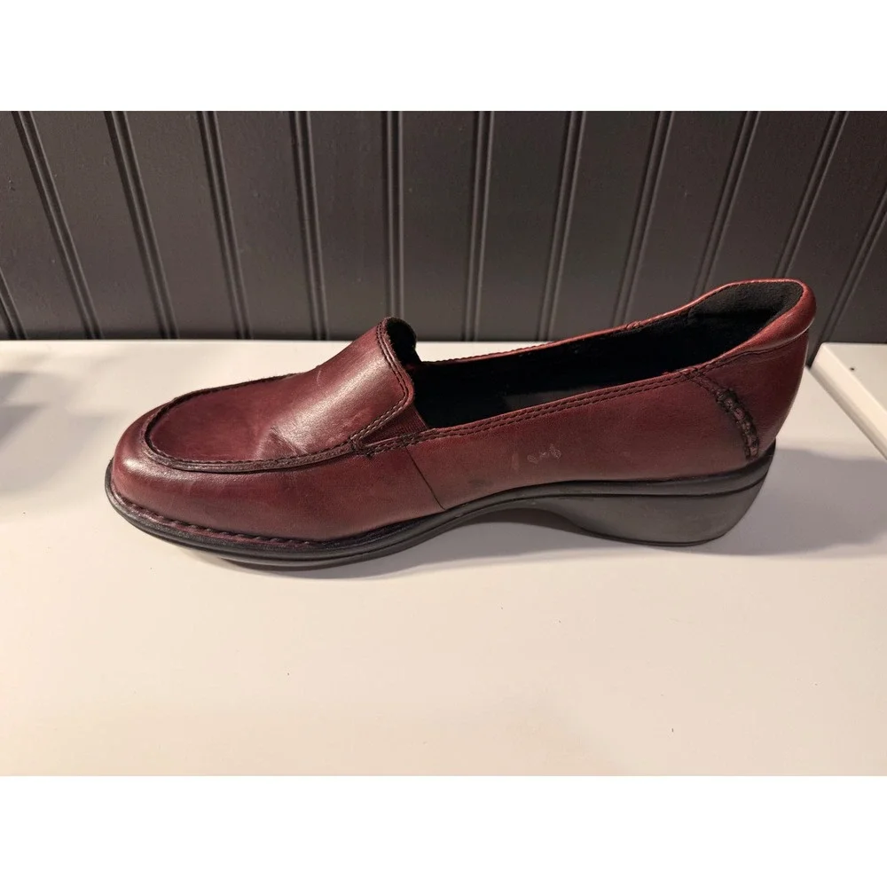 Clarks women burgundy
