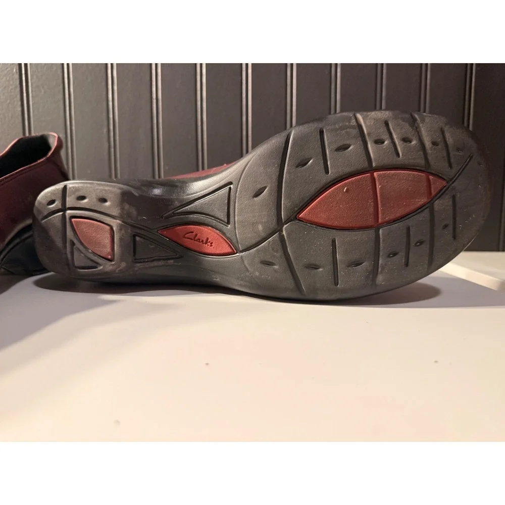 Clarks women burgundy
