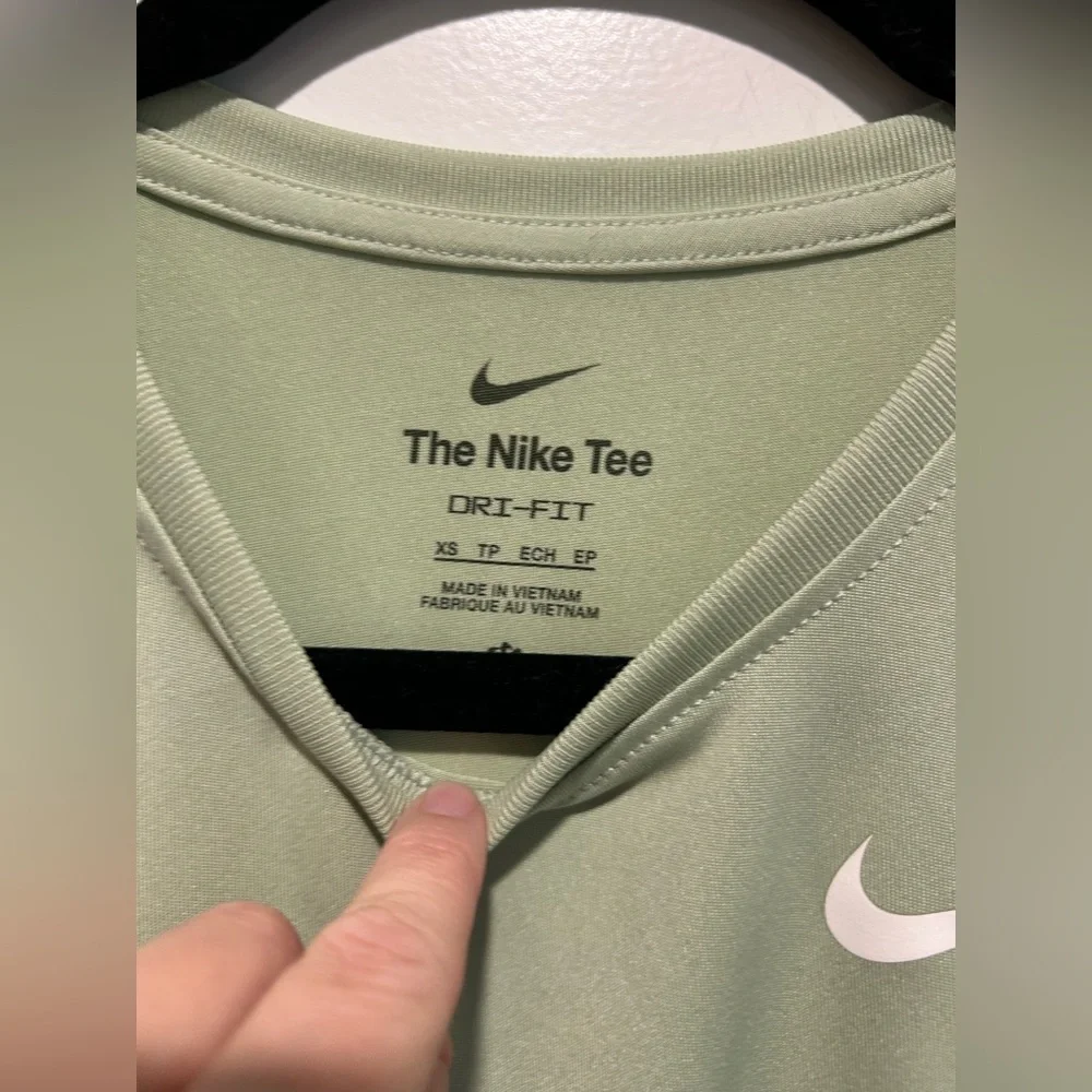 Nike Dri-FIT Sage Green Tank XS Sporty Chic Tennis Running Workout Top