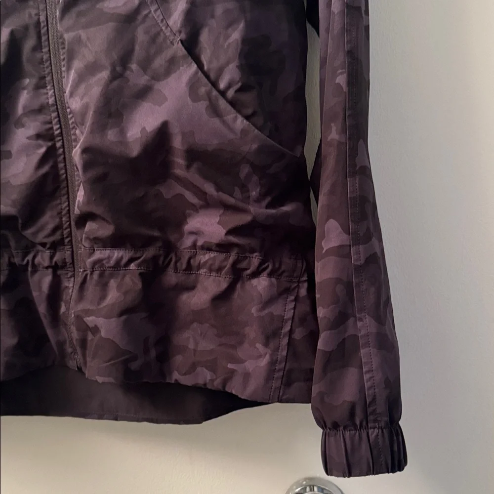 Lululemon Pack It Up Jacket Incognito Camo Multi Grey SIZE 4