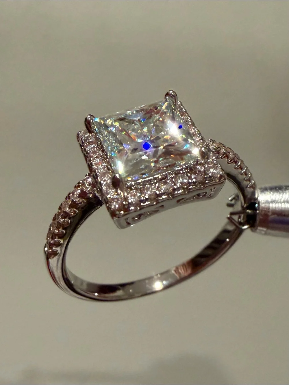 2.0CT GRA MOISSANITE Princess-Cut Engagement Ring in s925 Sterling Silver