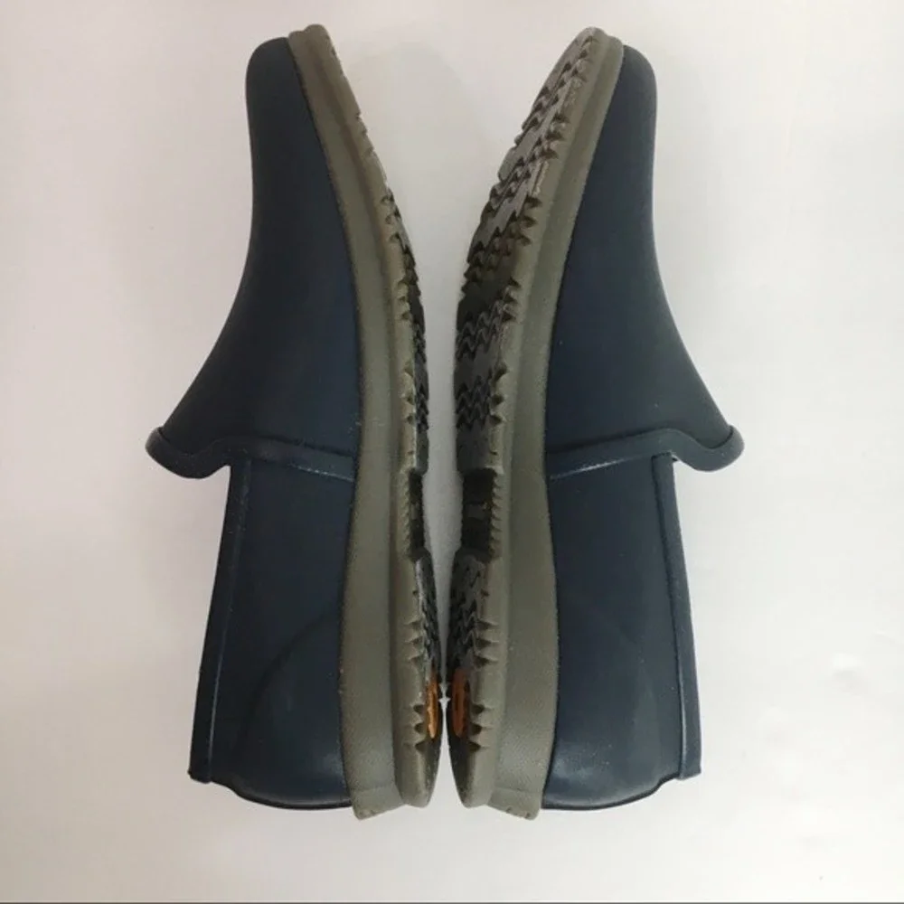 NEW BOGS Womens Size 6 Sweetpea Slip On Dark Blue Waterproof Rain‎ Garden Shoes