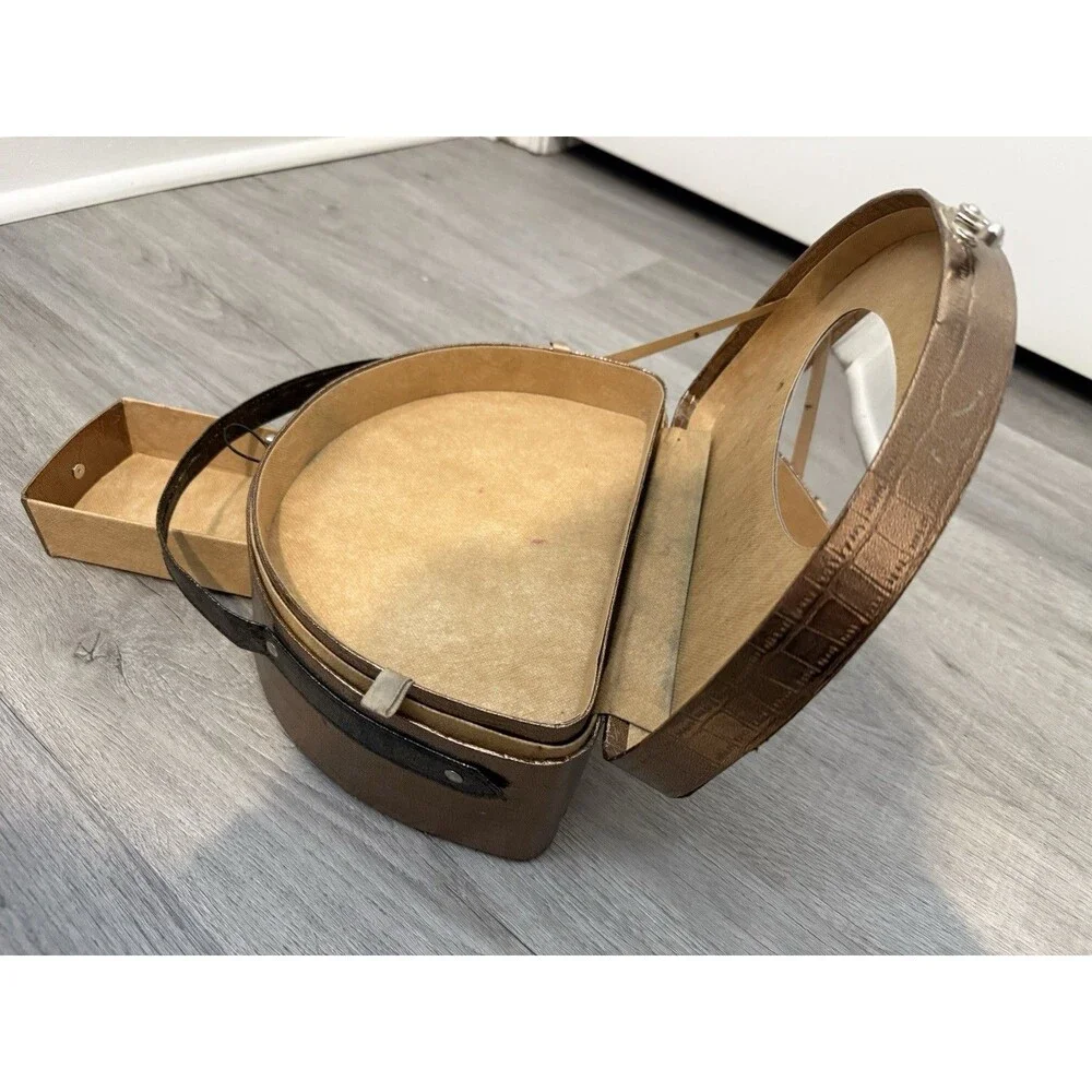 vintage oval-shaped vanity And jewelry case, Drawer And Big Pocket