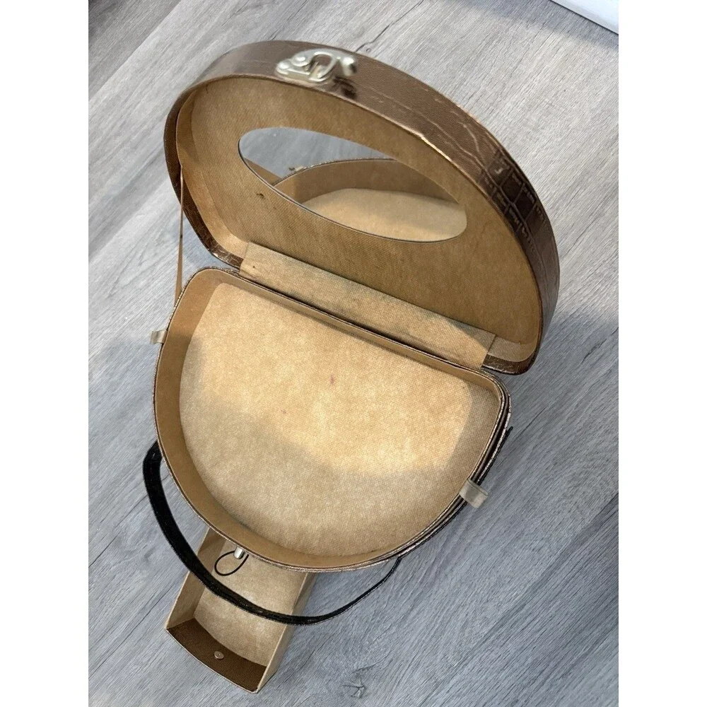vintage oval-shaped vanity And jewelry case, Drawer And Big Pocket